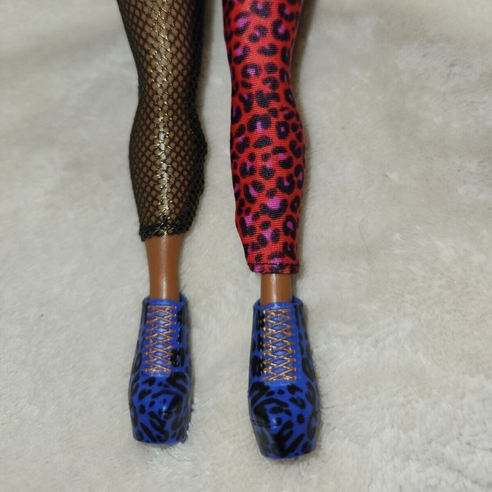 LOL Surprise OMG Music Remix Rock - Ferocious Fashion Doll - Picture 4 of 7